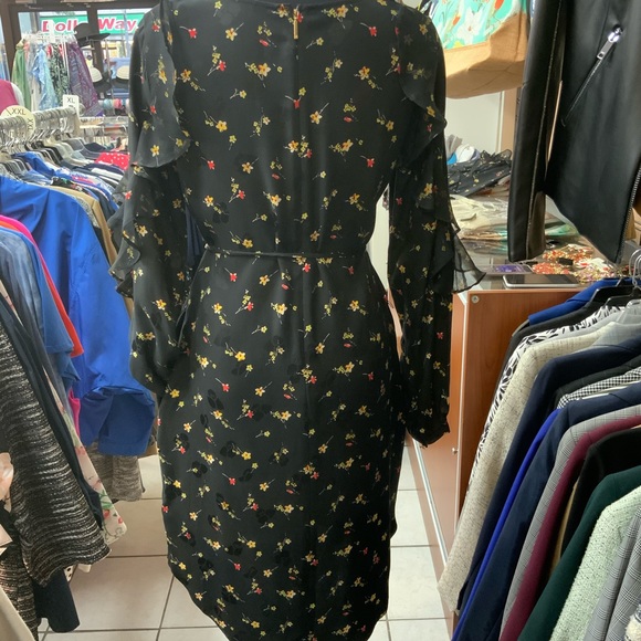 Show off your beautiful figure from size 4-14 - Picture 2 of 3